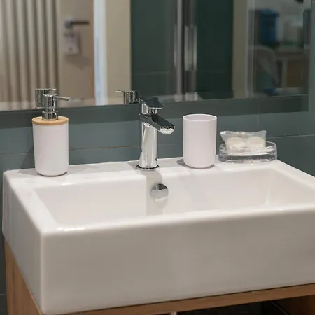 לינה וארוחת בוקר Amadema